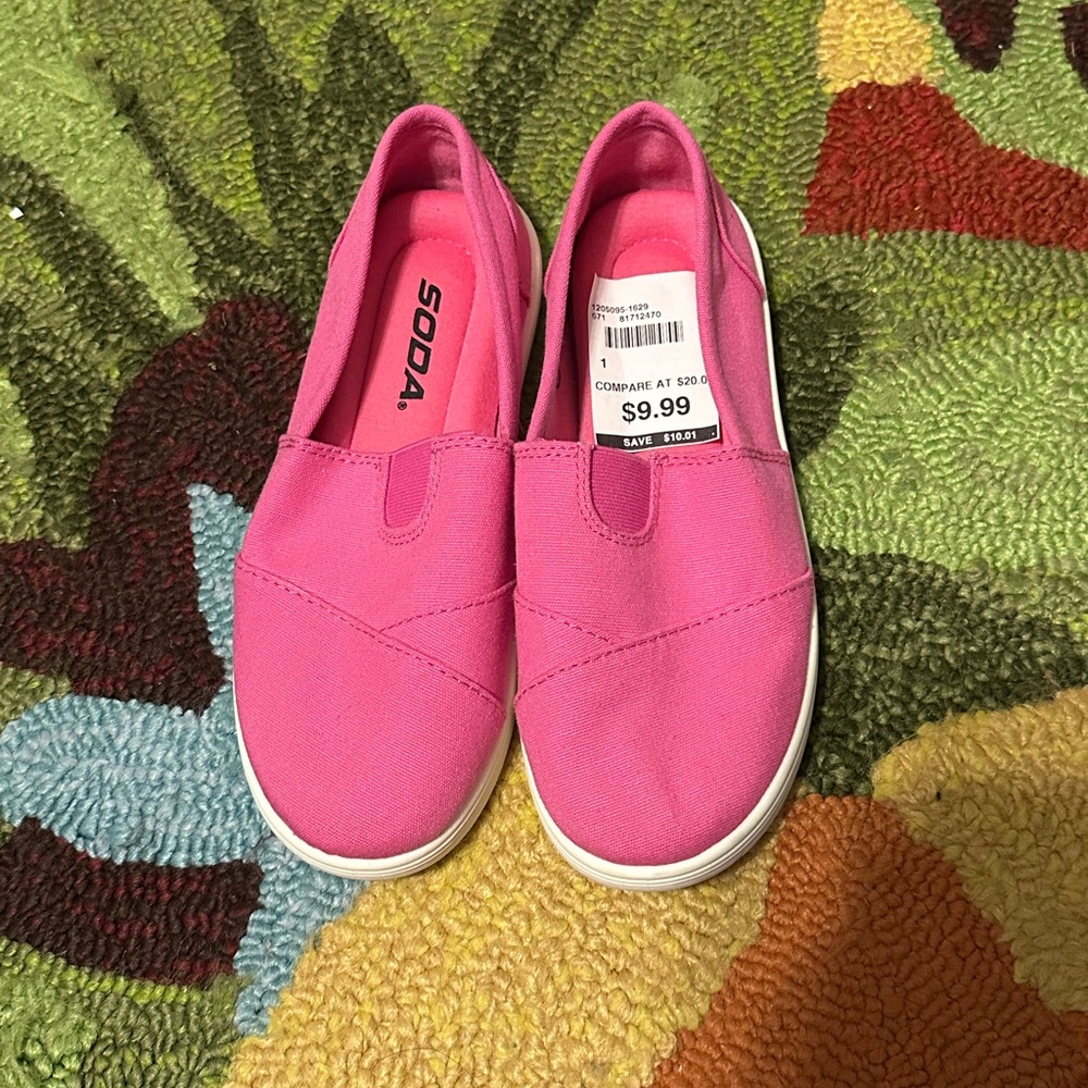 Soda Kids Fuchsia Slip-On Sneakers